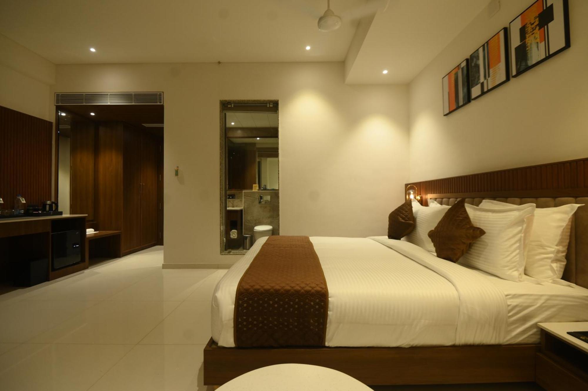 Kings Kraft Tremezzo Inn, Somnāth Dış mekan fotoğraf